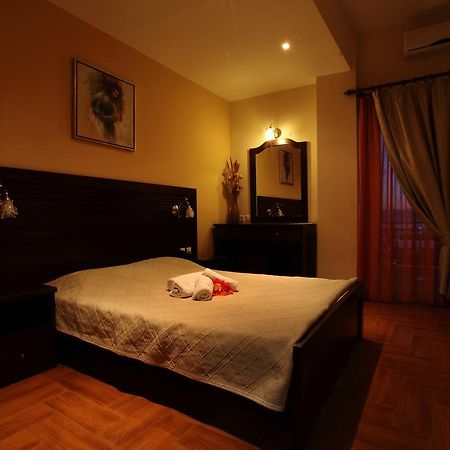 Pantheon Hotel & Suites Nerotriviá Quarto foto